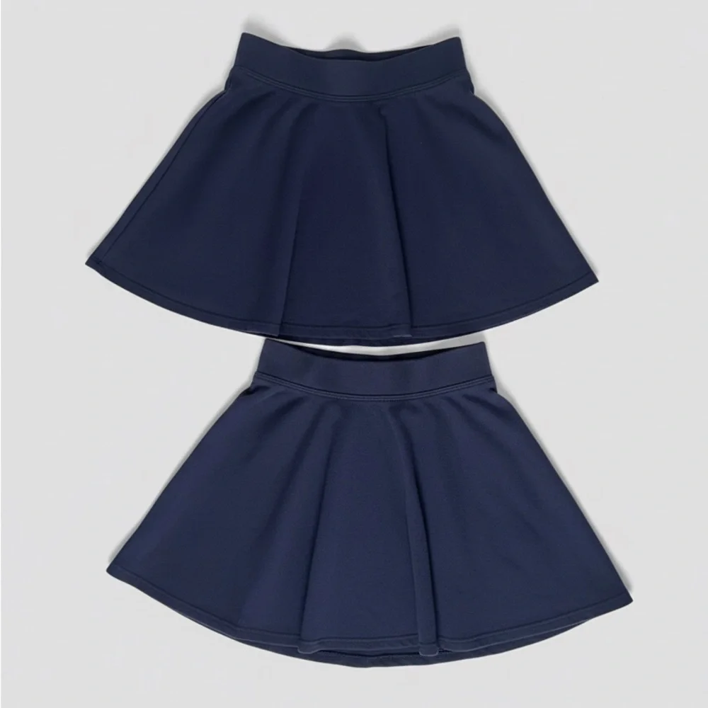 Bundle of 2 The children’s Place girls school navy skorts 5/6